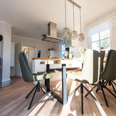 Home, Σπίτι διακοπών *