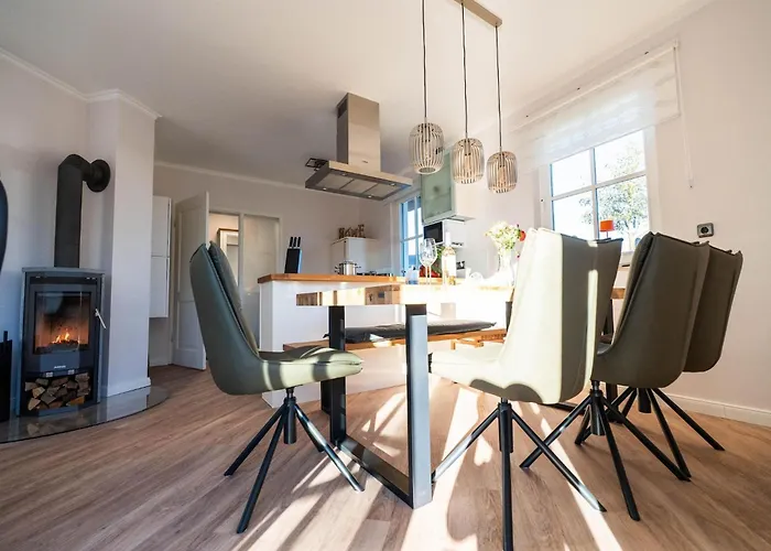 Home, Σπίτι διακοπών *